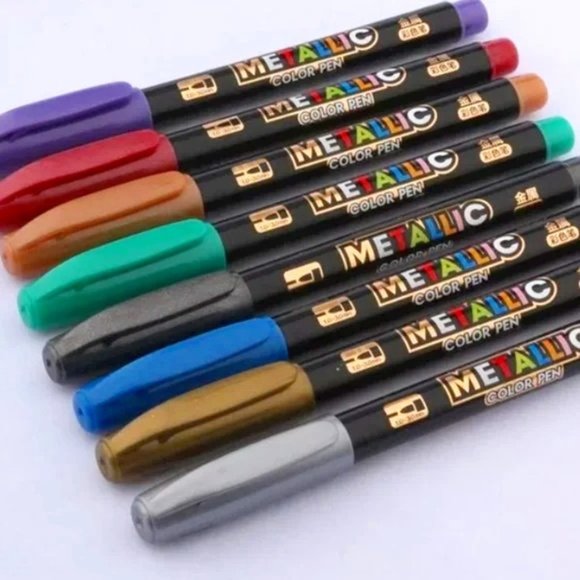 DIVAS LiMiTED Other - 8 Piece Metallic Color Marker Pens